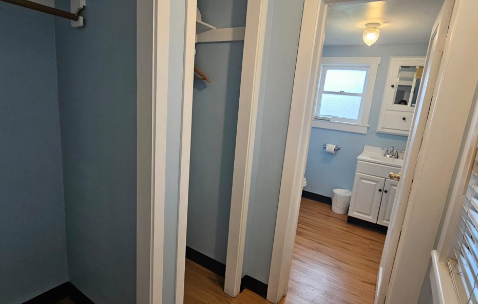 Cottage 121 – 1 Queen Bed & 2 Double Beds / Kitchen