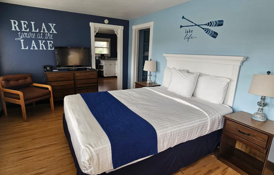 Cottage 121 – 1 Queen Bed & 2 Double Beds / Kitchen