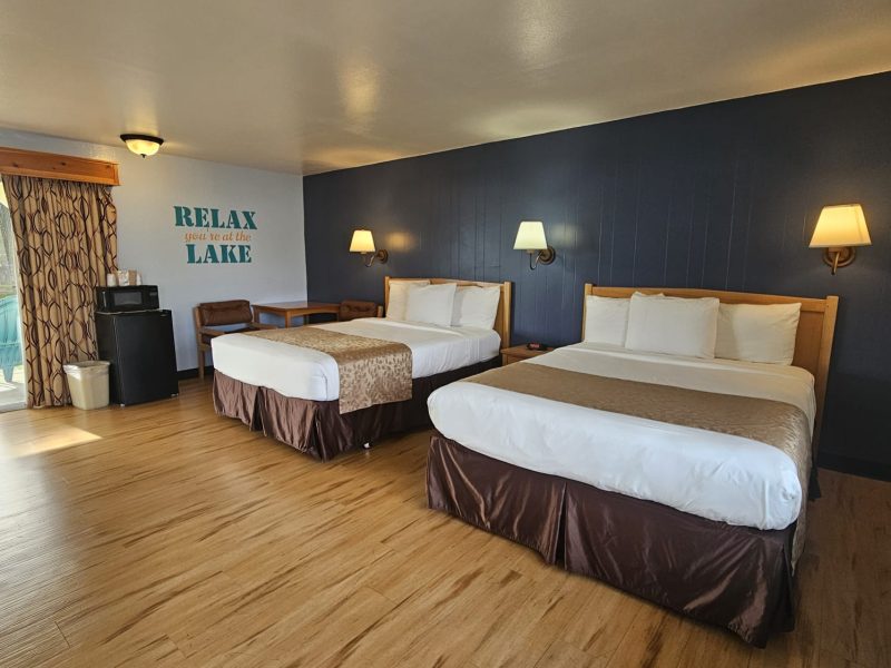 Lawn View Rooms with Two Queen Beds, Kitchen, and Bathtub