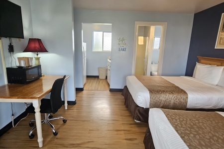 1 Queen Bed & 2 Double Beds Deluxe Room with Kitchen – Lawn View