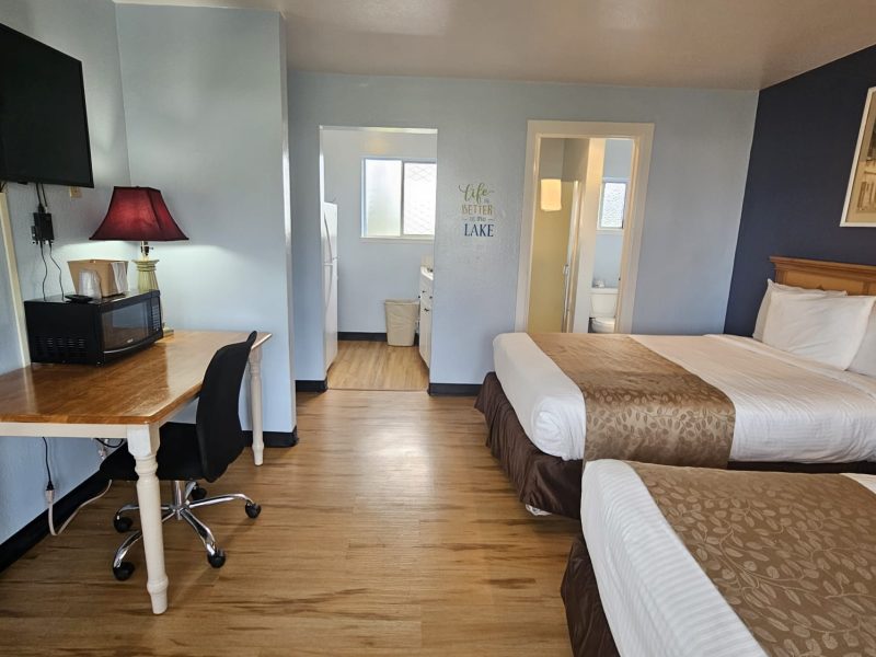 1 Queen Bed & 2 Double Beds Deluxe Room with Kitchen – Lawn View